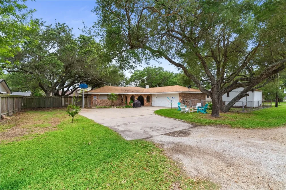 1638 W Palm Drive Aransas Pass, TX 78336