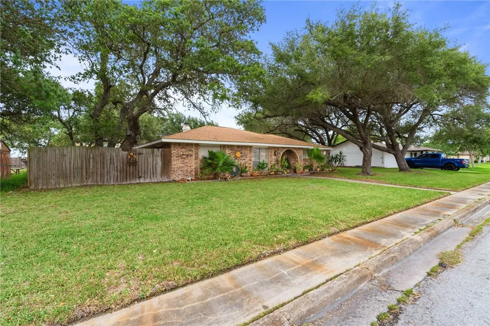 1638 W Palm Drive Aransas Pass, TX 78336