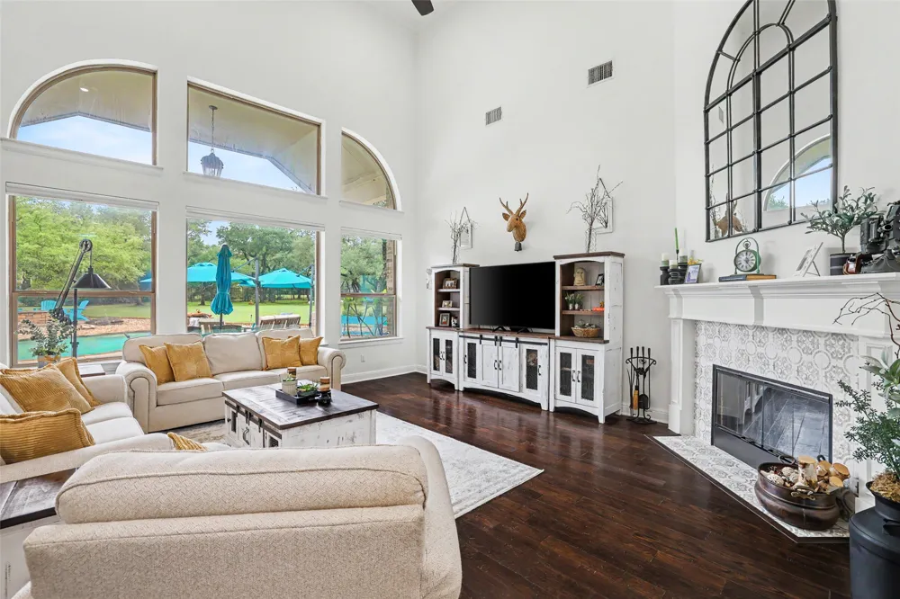 213 Vista Lane Georgetown, TX 78633