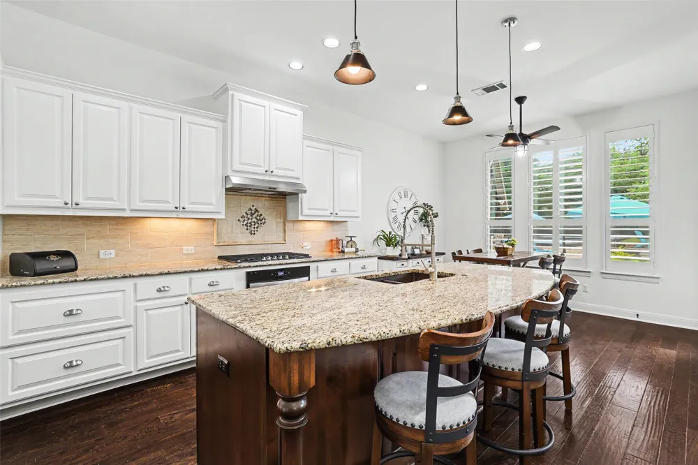 213 Vista Lane Georgetown, TX 78633