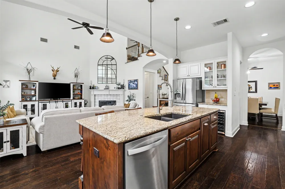 213 Vista Lane Georgetown, TX 78633