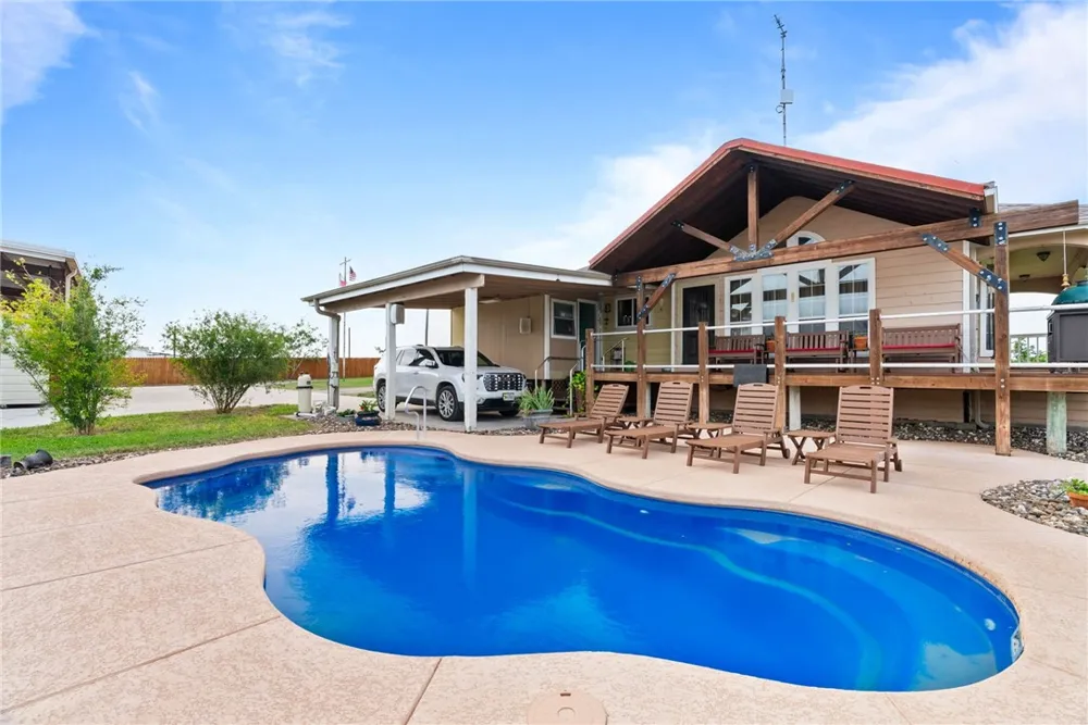 318 County Road 3032 Orange Grove, TX 78372
