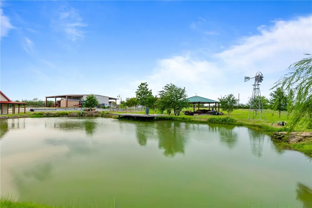 318 County Road 3032 Orange Grove, TX 78372