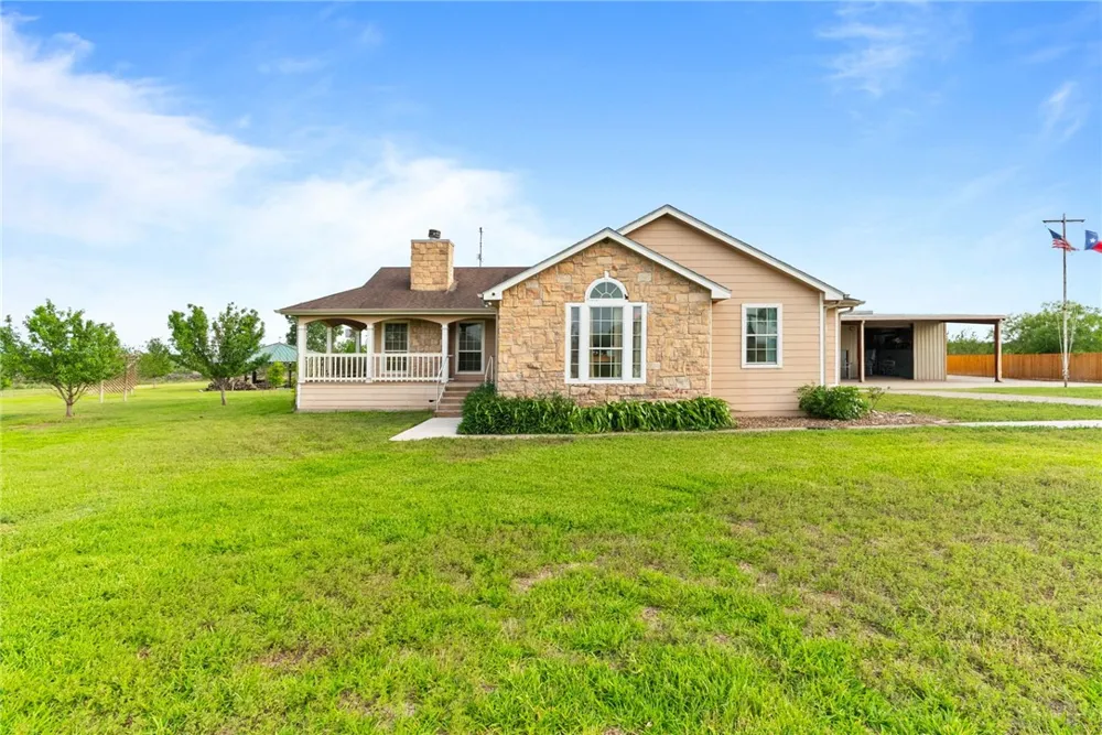 318 County Road 3032 Orange Grove, TX 78372