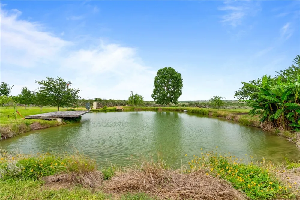 318 County Road 3032 Orange Grove, TX 78372