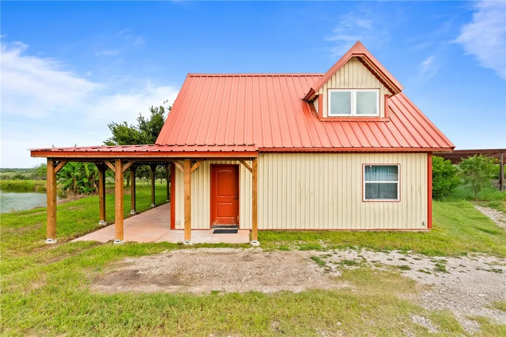 318 County Road 3032 Orange Grove, TX 78372