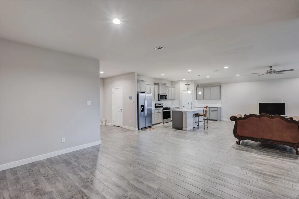 1221 Rolling Meadows Drive Cedar Hill, TX 75104