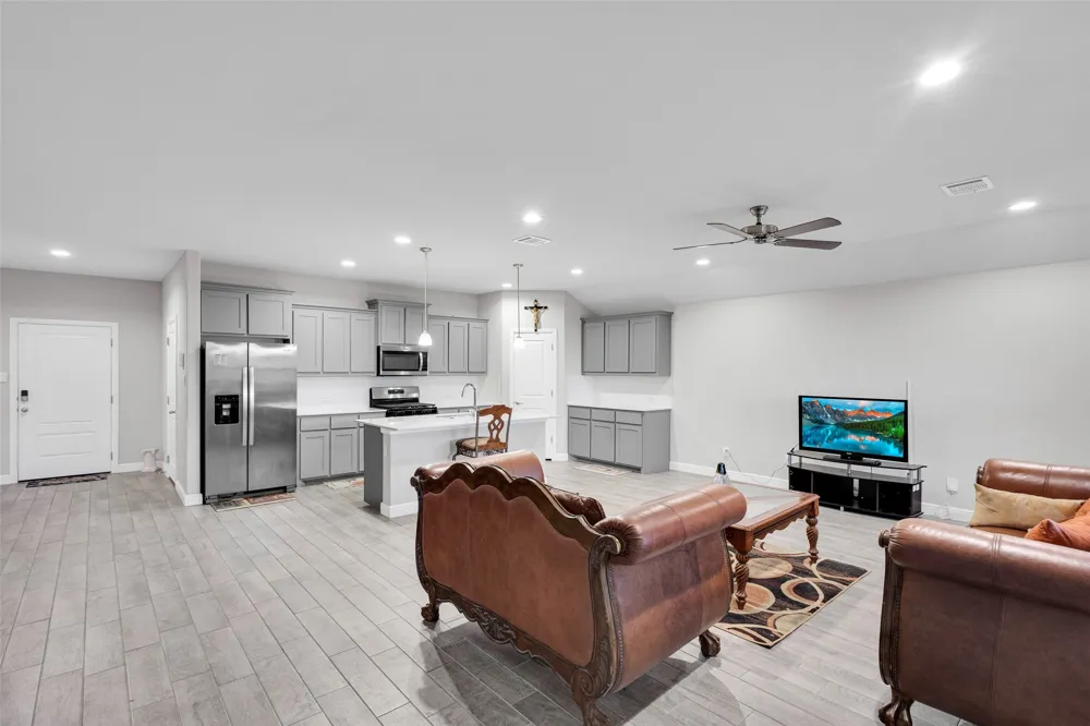 1221 Rolling Meadows Drive Cedar Hill, TX 75104