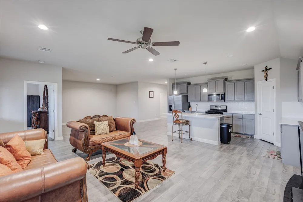 1221 Rolling Meadows Drive Cedar Hill, TX 75104