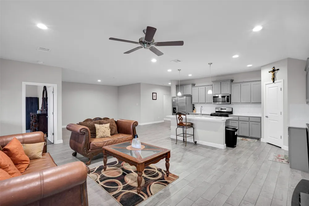1221 Rolling Meadows Drive Cedar Hill, TX 75104
