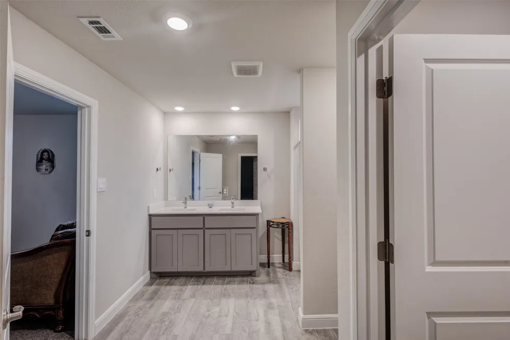 1221 Rolling Meadows Drive Cedar Hill, TX 75104