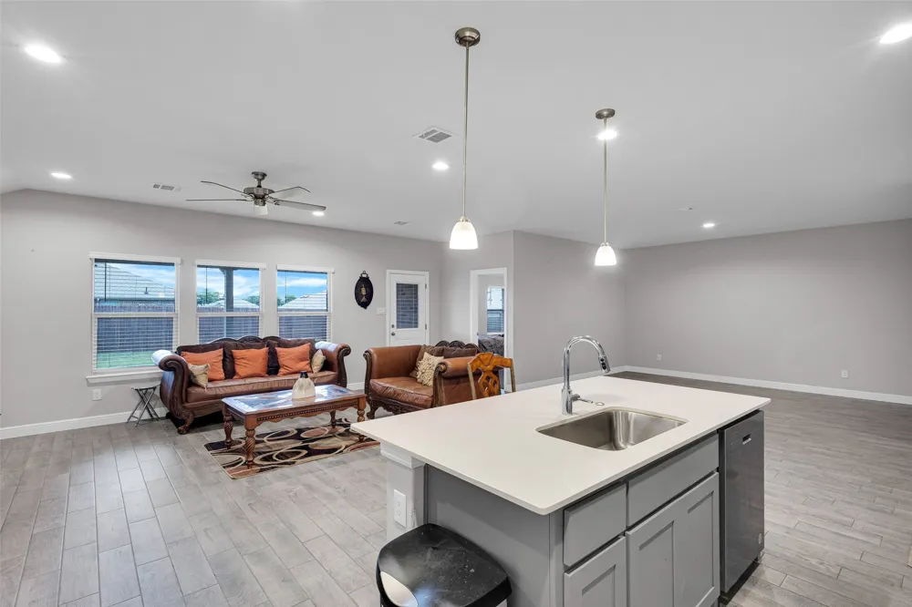 1221 Rolling Meadows Drive Cedar Hill, TX 75104