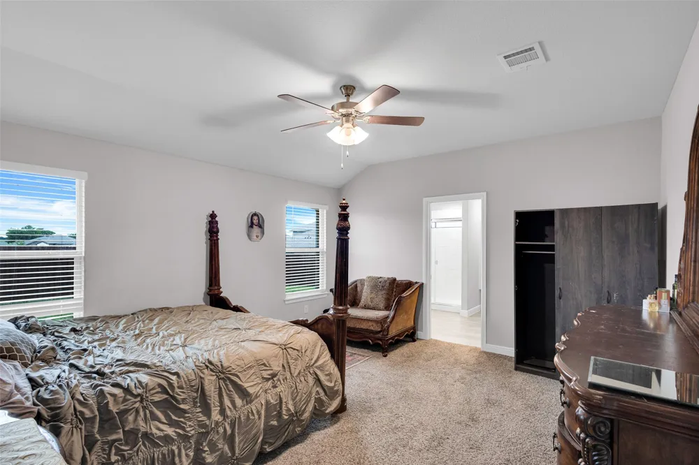 1221 Rolling Meadows Drive Cedar Hill, TX 75104
