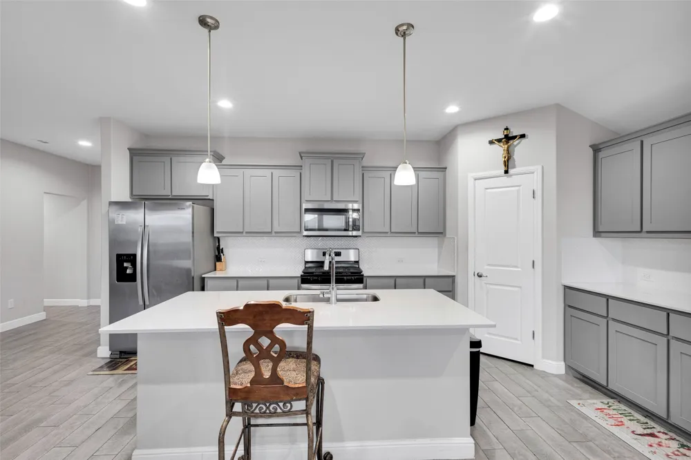 1221 Rolling Meadows Drive Cedar Hill, TX 75104