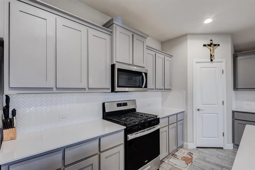 1221 Rolling Meadows Drive Cedar Hill, TX 75104