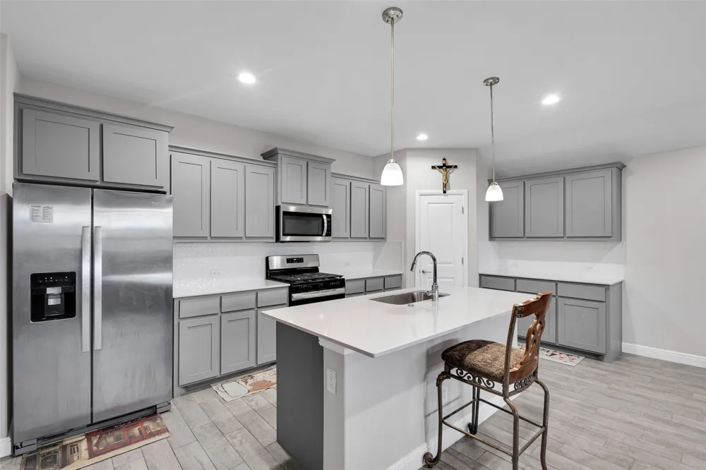 1221 Rolling Meadows Drive Cedar Hill, TX 75104