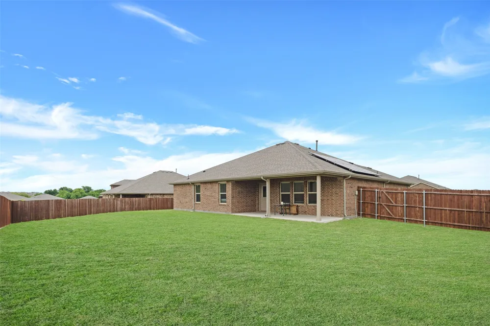 1221 Rolling Meadows Drive Cedar Hill, TX 75104