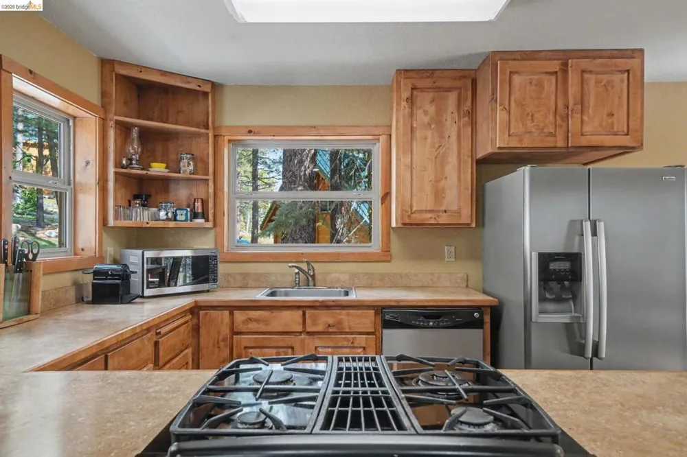 1361 Summit View Rd Arnold, CA 95223
