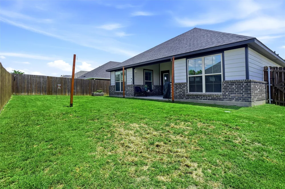 214 Clover Circle Weatherford, TX 76086