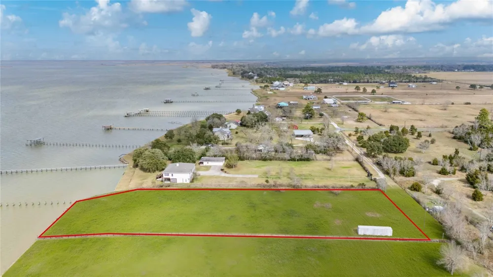 371 Locke Road Anahuac, TX 77514