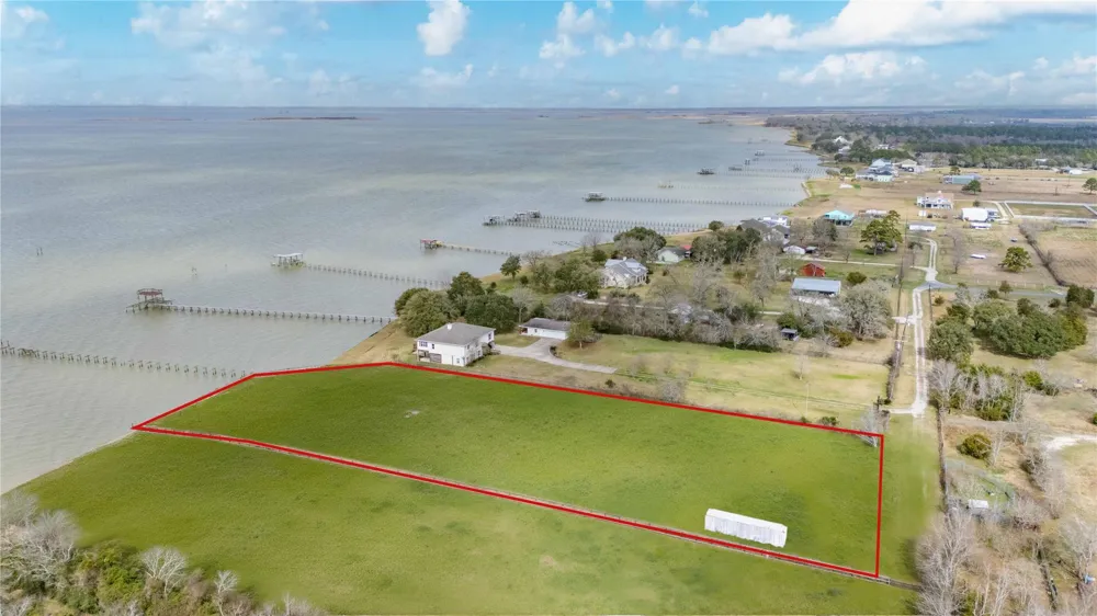 371 Locke Road Anahuac, TX 77514