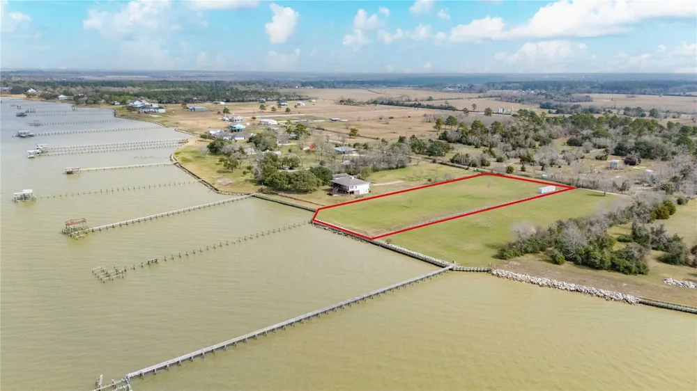 371 Locke Road Anahuac, TX 77514