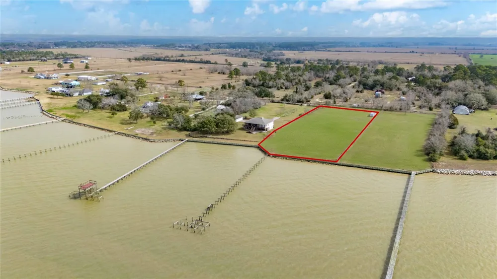 371 Locke Road Anahuac, TX 77514