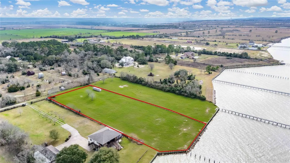 371 Locke Road Anahuac, TX 77514