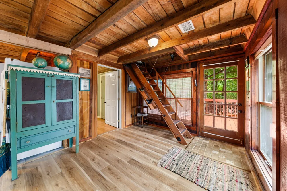 4428 Deer Creek Rd Linden, TN 37096