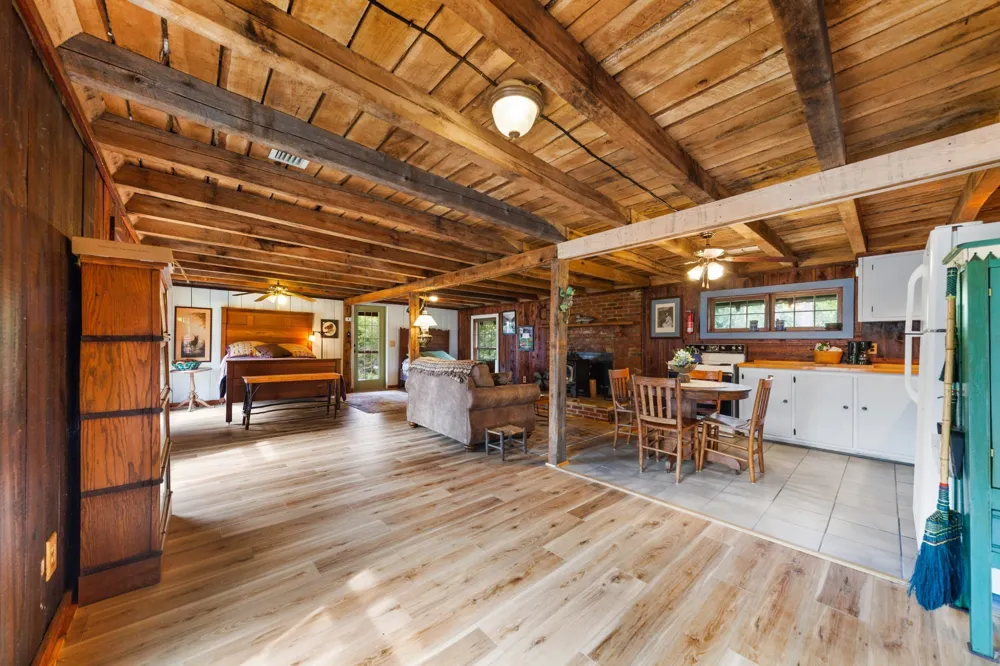 4428 Deer Creek Rd Linden, TN 37096