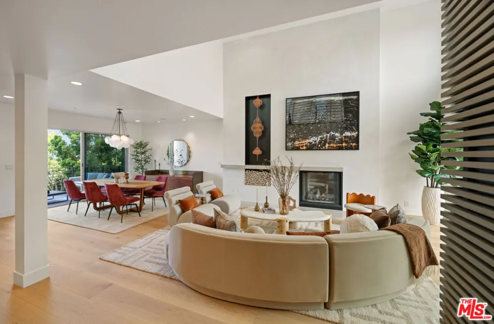 928 Las Lomas Avenue Pacific Palisades, CA 90272