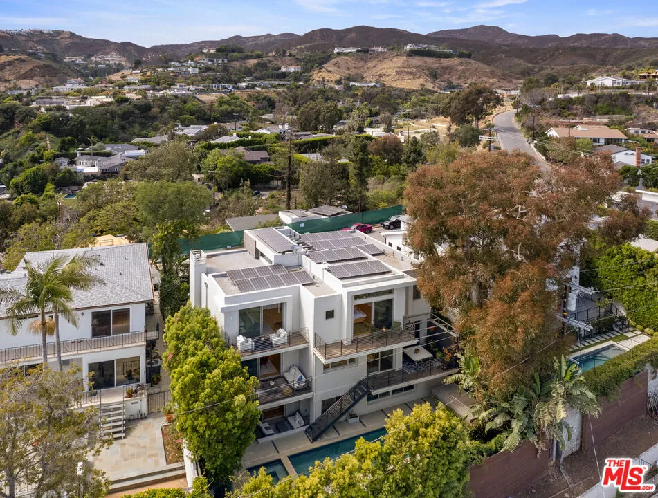 928 Las Lomas Avenue Pacific Palisades, CA 90272