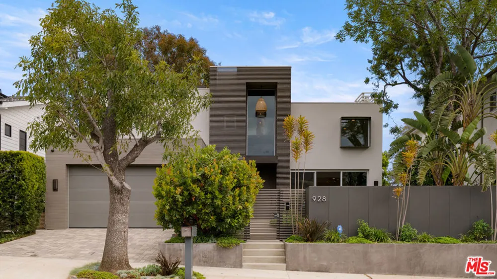 928 Las Lomas Avenue Pacific Palisades, CA 90272