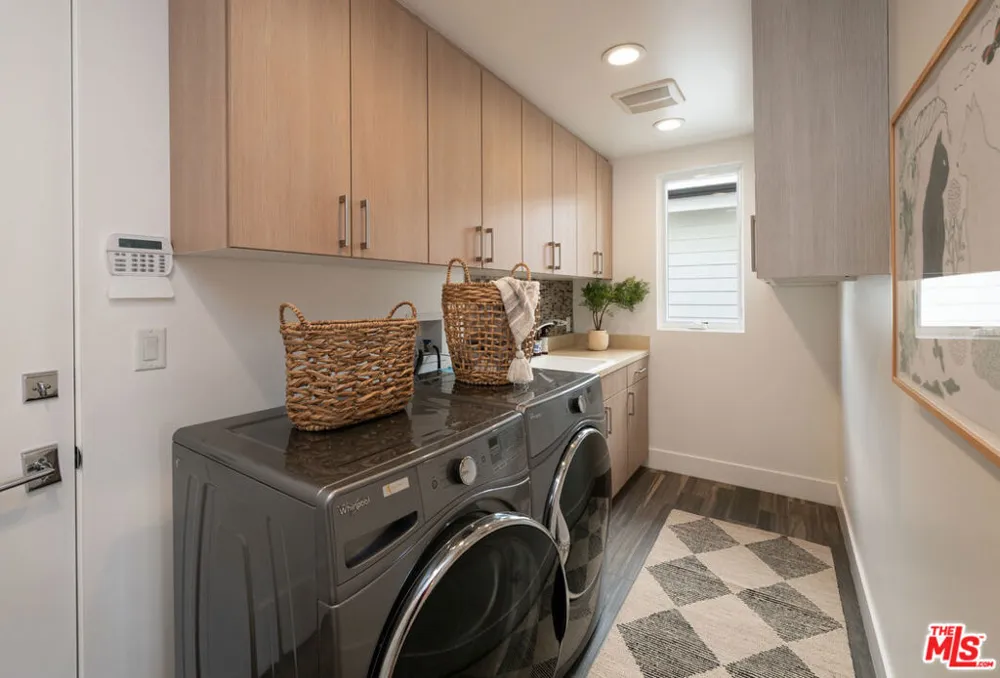 928 Las Lomas Avenue Pacific Palisades, CA 90272
