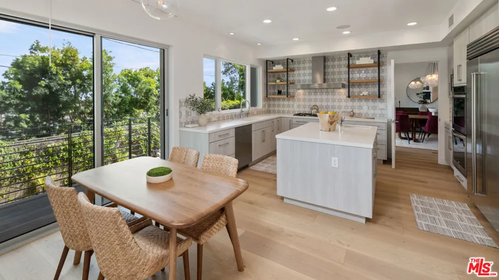 928 Las Lomas Avenue Pacific Palisades, CA 90272