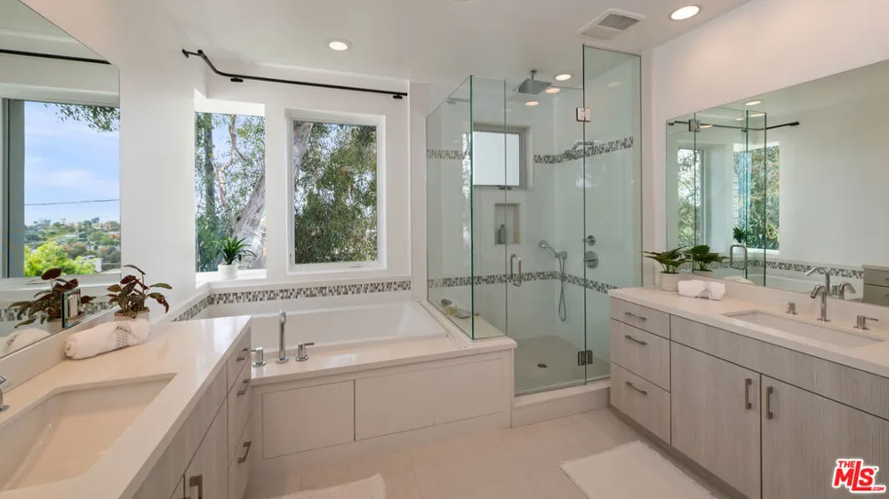 928 Las Lomas Avenue Pacific Palisades, CA 90272
