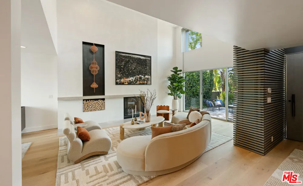 928 Las Lomas Avenue Pacific Palisades, CA 90272