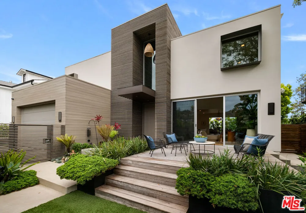 928 Las Lomas Avenue Pacific Palisades, CA 90272