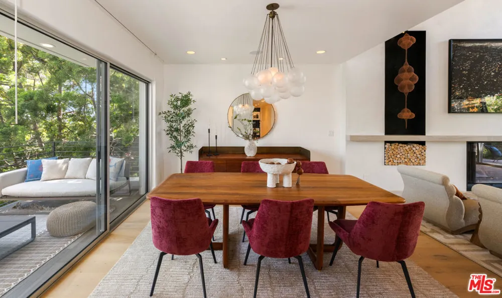 928 Las Lomas Avenue Pacific Palisades, CA 90272