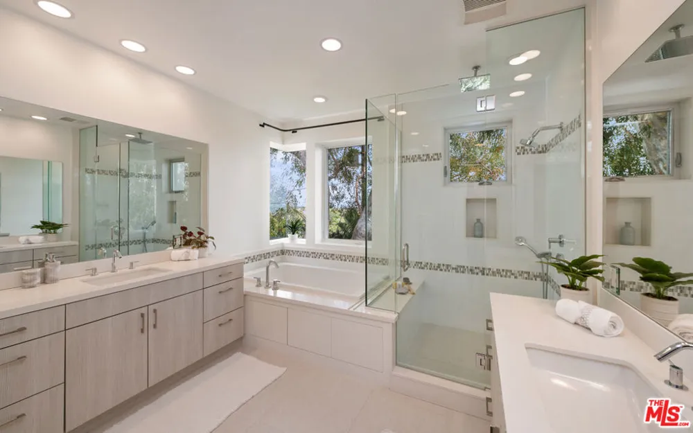 928 Las Lomas Avenue Pacific Palisades, CA 90272