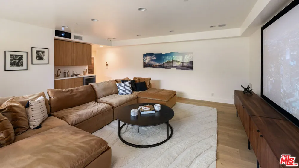 928 Las Lomas Avenue Pacific Palisades, CA 90272