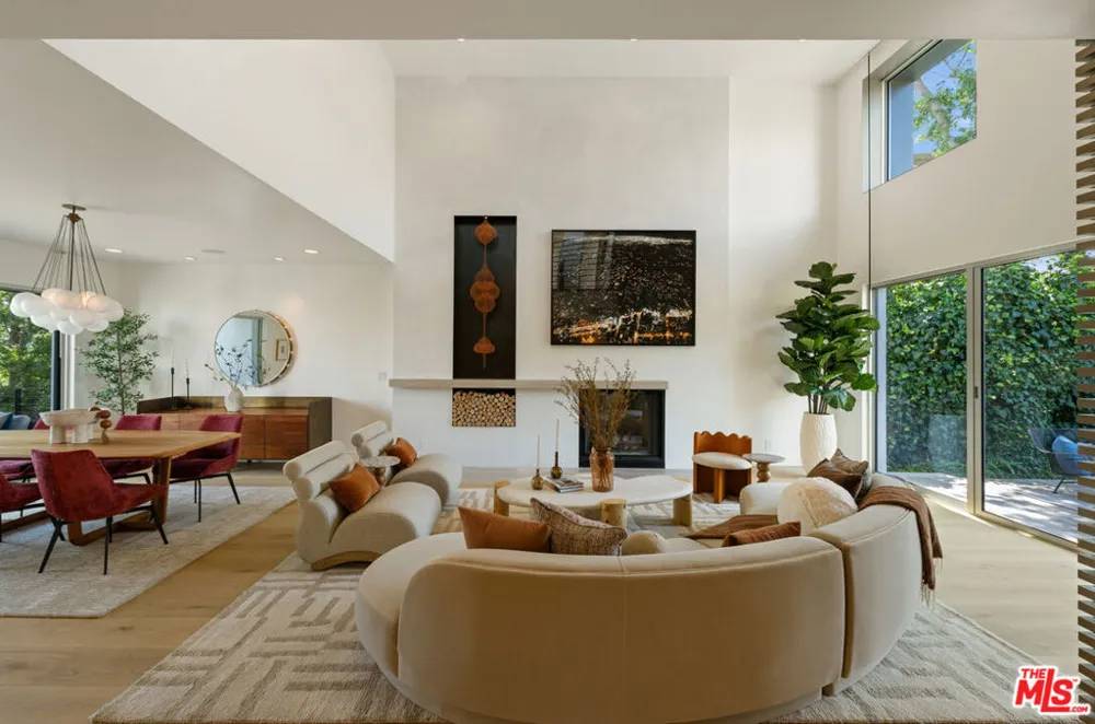 928 Las Lomas Avenue Pacific Palisades, CA 90272