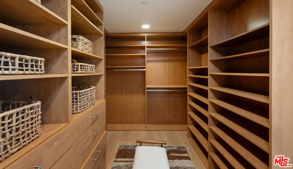 928 Las Lomas Avenue Pacific Palisades, CA 90272