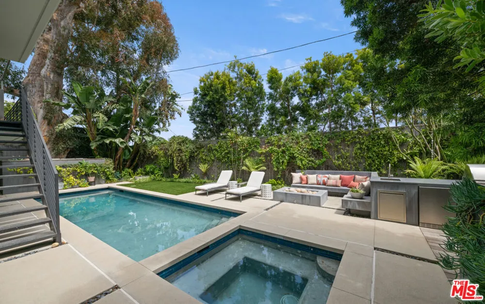 928 Las Lomas Avenue Pacific Palisades, CA 90272