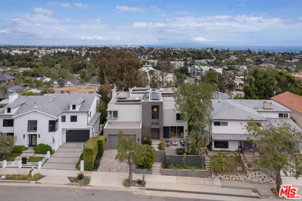 928 Las Lomas Avenue Pacific Palisades, CA 90272
