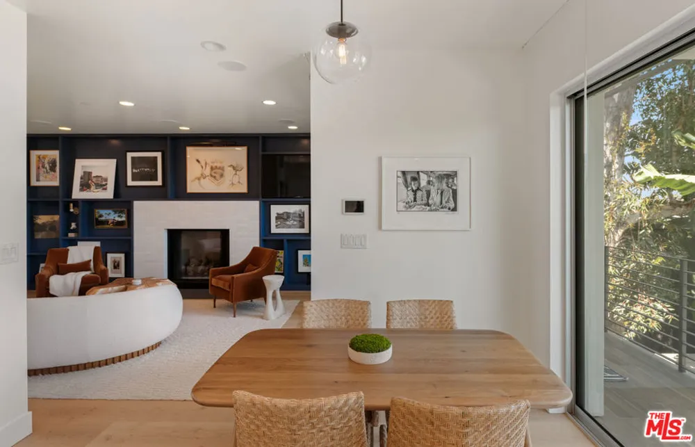 928 Las Lomas Avenue Pacific Palisades, CA 90272