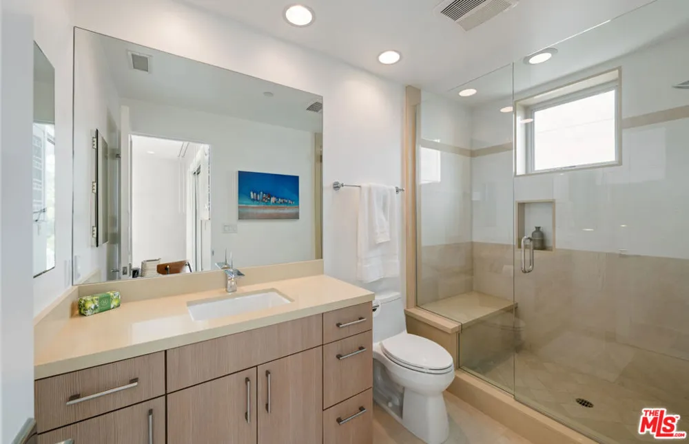 928 Las Lomas Avenue Pacific Palisades, CA 90272