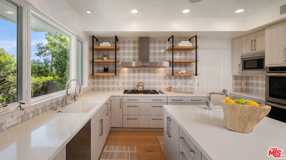 928 Las Lomas Avenue Pacific Palisades, CA 90272