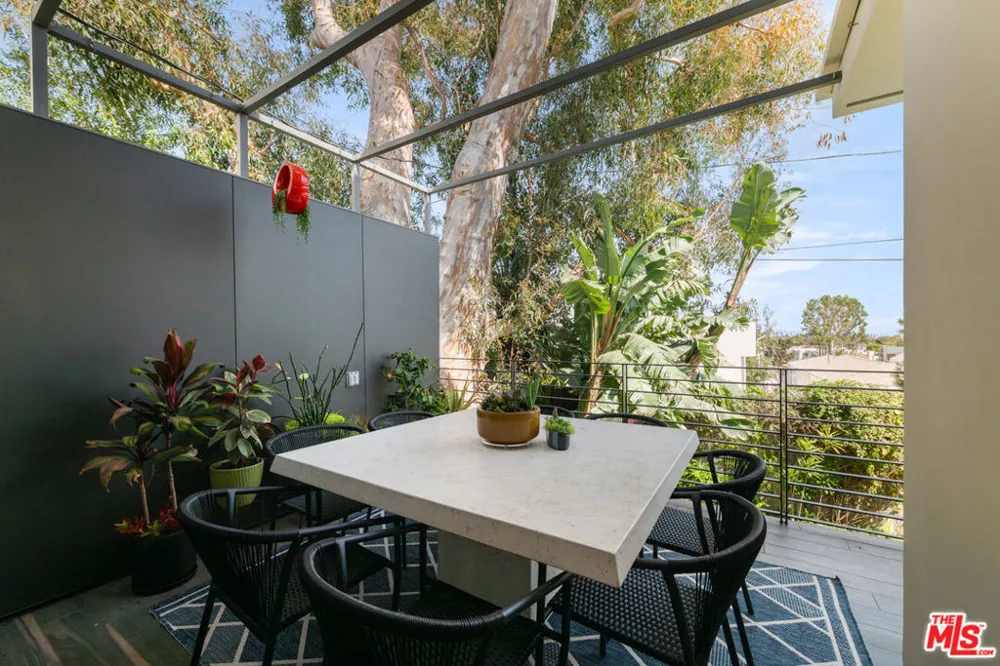 928 Las Lomas Avenue Pacific Palisades, CA 90272