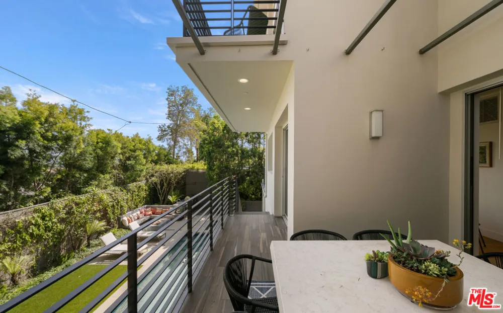 928 Las Lomas Avenue Pacific Palisades, CA 90272